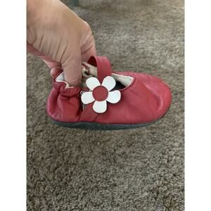 Pasoan Baby girl sz. 12-18 mo. red mj style soft shoe. Beautiful, colombian made
